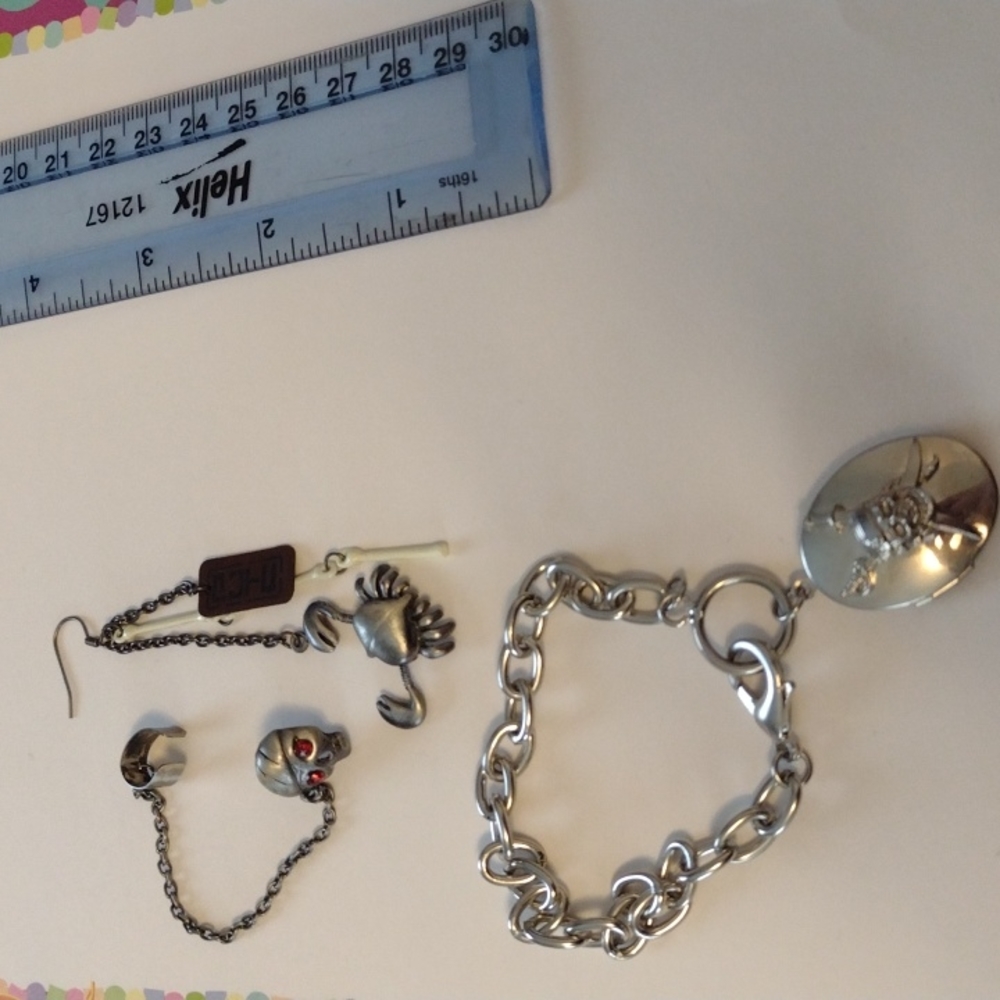 Pirates of the Caribbean bracelet and earrings set